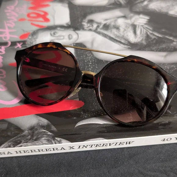 Stylish Tortoise Shell Sunglasses - Picture 1 of 6